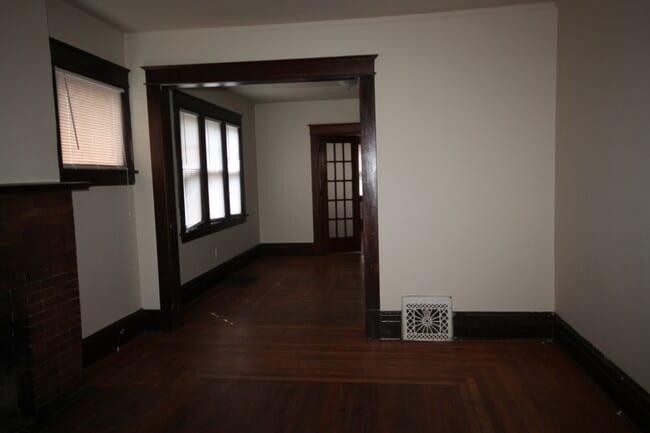 Building Photo - 817 W Vine St