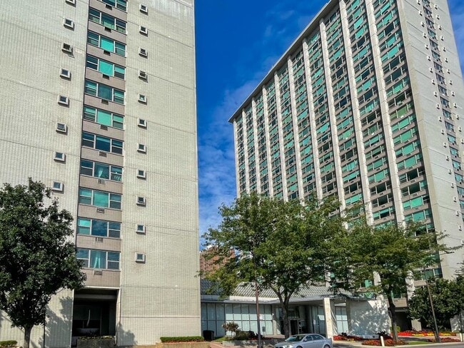 Building Photo - 3600 N Lake Shore Dr