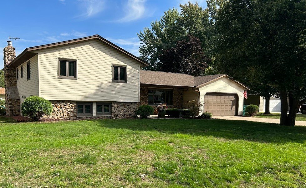 Primary Photo - Amazing 3BR/3BA House with 2-car attached ...