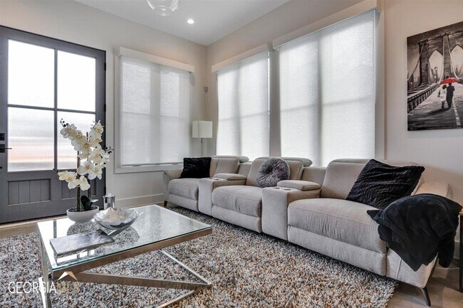 Building Photo - 115 Center Drive