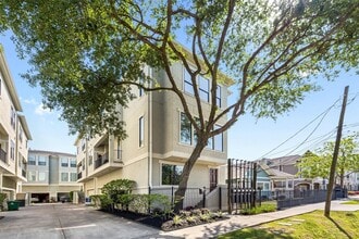 Building Photo - 1320 W 25th St