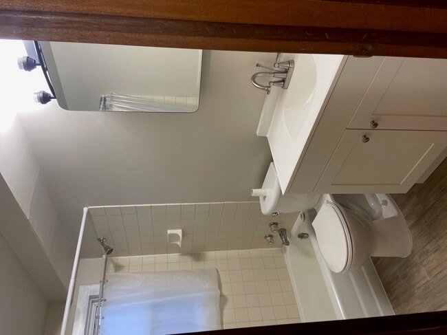 Baño - 821 1st Ave NW