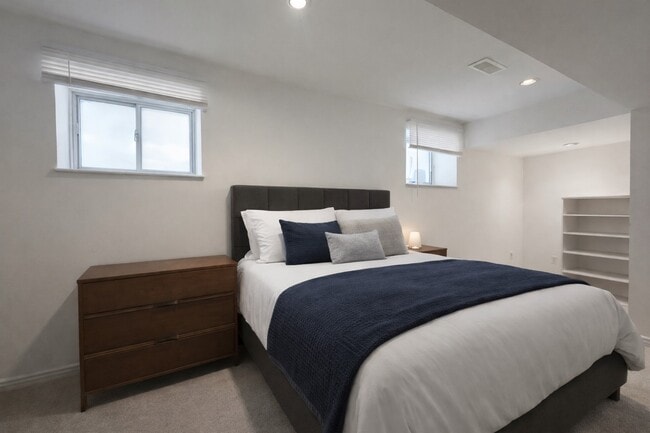 Building Photo - 26 Rockvale Ave