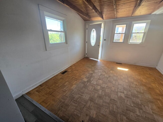 Building Photo - Lenoir 3/1 Close to J.E. Broyhill Park