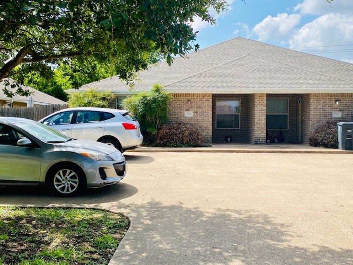 Foto del edificio - College Station - 3 Bedrooms / 3 Baths - D...