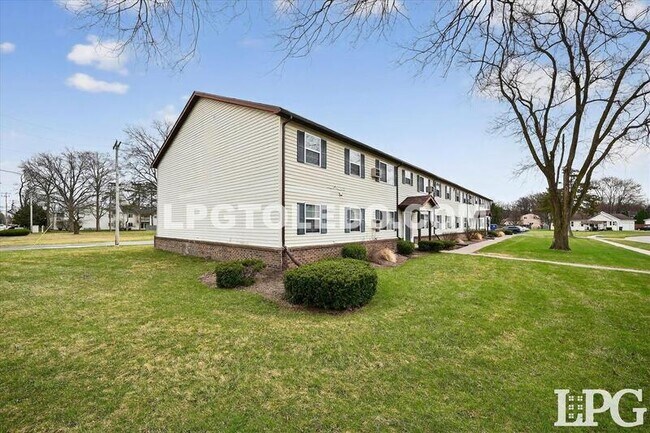 Foto del edificio - 1230 Bedford Woods Dr