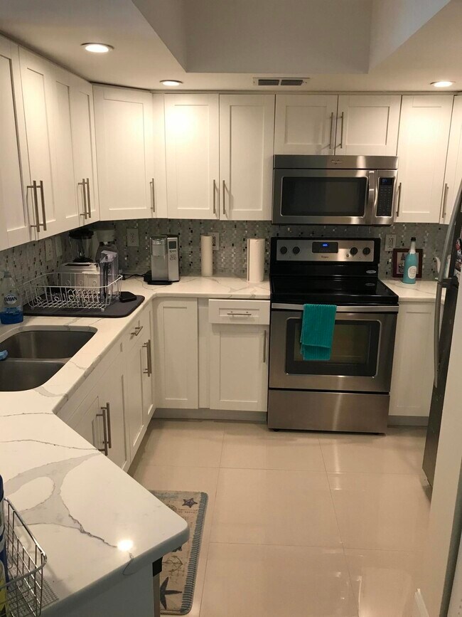 Foto del edificio - 700 Crestwood Ct S