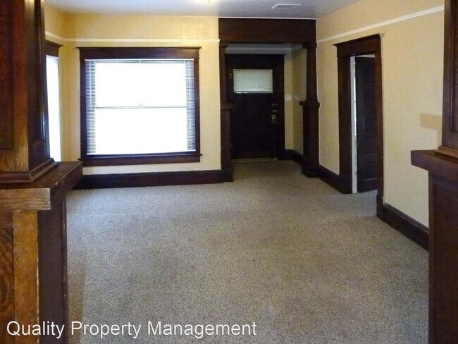 Building Photo - 2 br, 1 bath House - 717 E. Jackson St.
