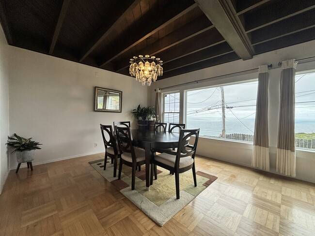 Building Photo - 447 Westmoor Ave