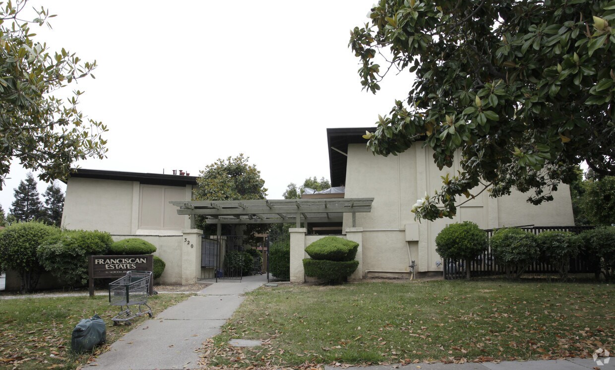 Foto del edificio - Franciscan Estates