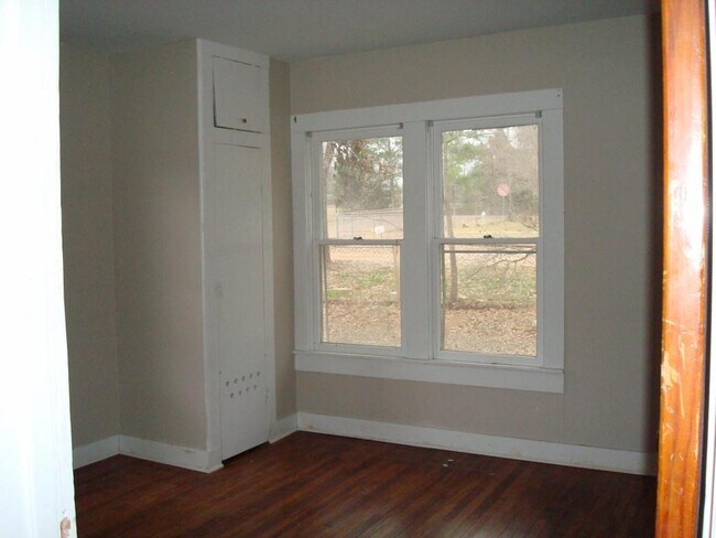 Foto del edificio - 3304 Forest St