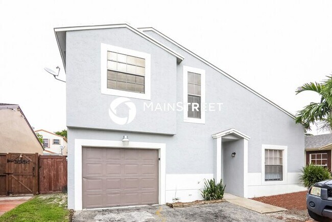 Building Photo - 3 Bedroom Pet-Friendly Home in Hialeah, FL...