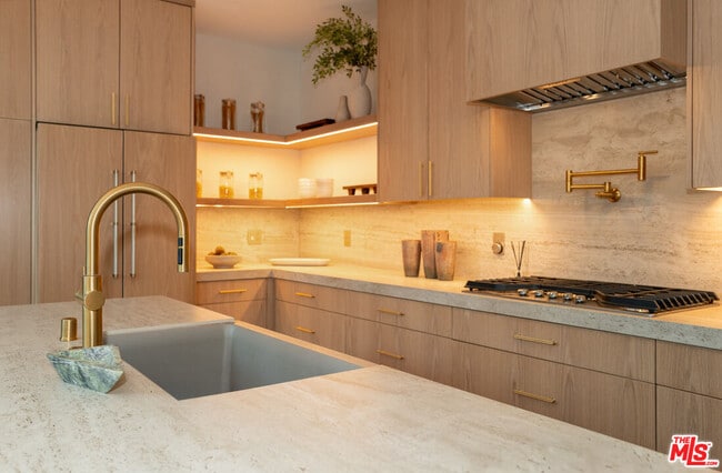 Building Photo - 1008 Oakwood Ave