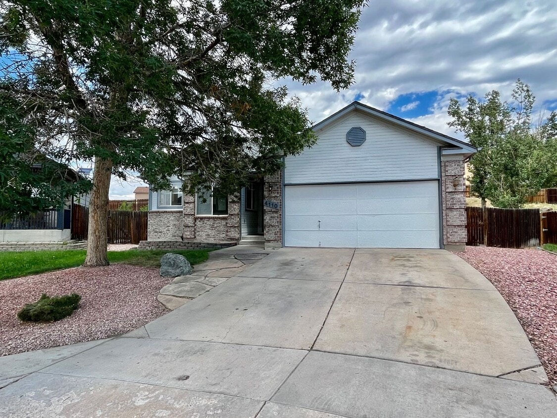 Ranch Style 4 Bedroom Home - Ranch Style 4 Bedroom Home