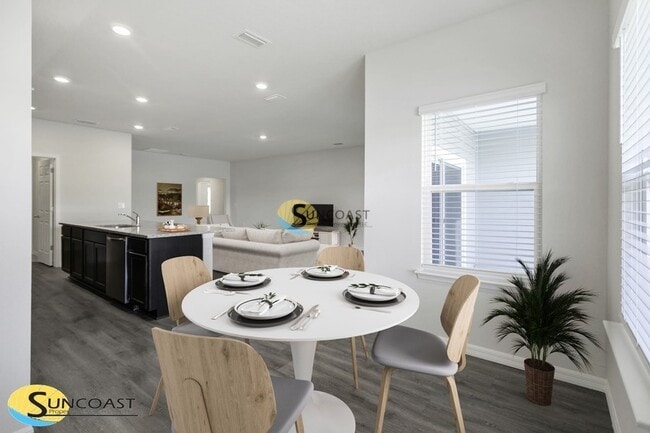 Foto del edificio - 8677 Kaye Ln