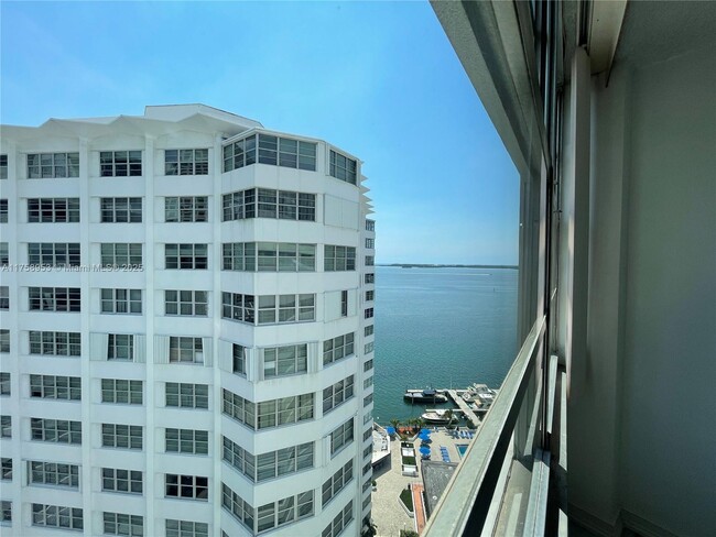 Building Photo - 999 Brickell Bay Dr