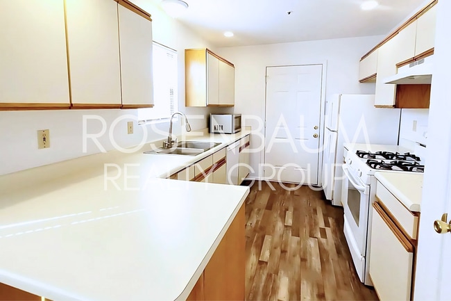 Building Photo - Charming 2-bedrooms, 1-bath downstairs 4-p...