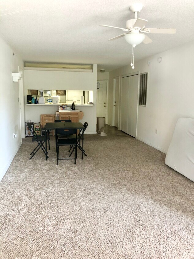 Primary Photo - 1430 Collegiate Cir