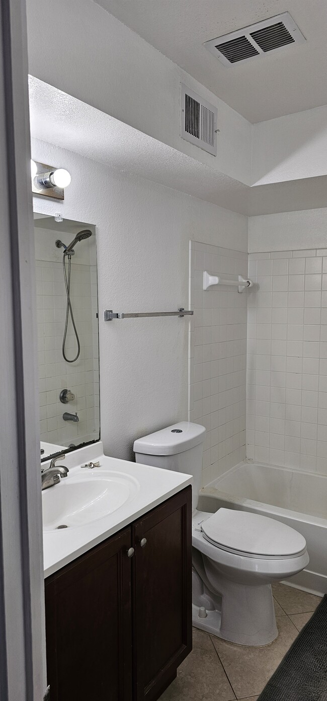 Building Photo - 2946 S University Dr