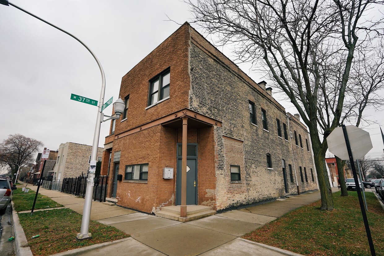Primary Photo - 3700 S Hermitage Ave