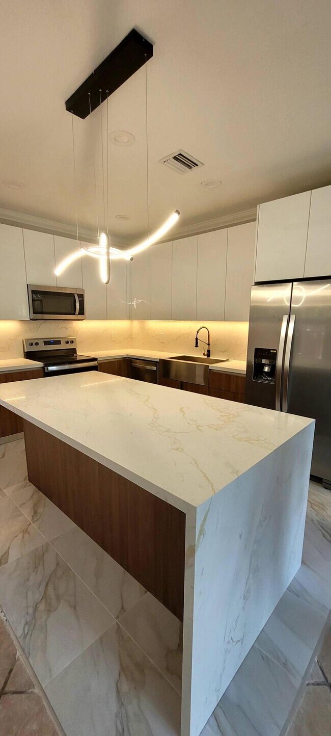 Foto del edificio - 728 SE 14th Ct