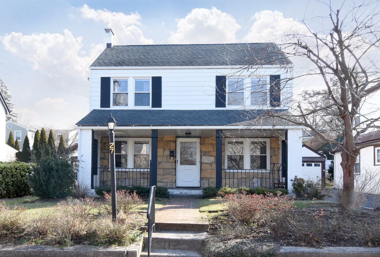 Primary Photo - 27 Maple St