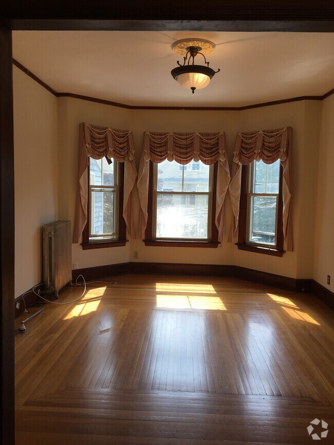 Cushing Square Apartments for Rent with High Ceilings Belmont, MA 1