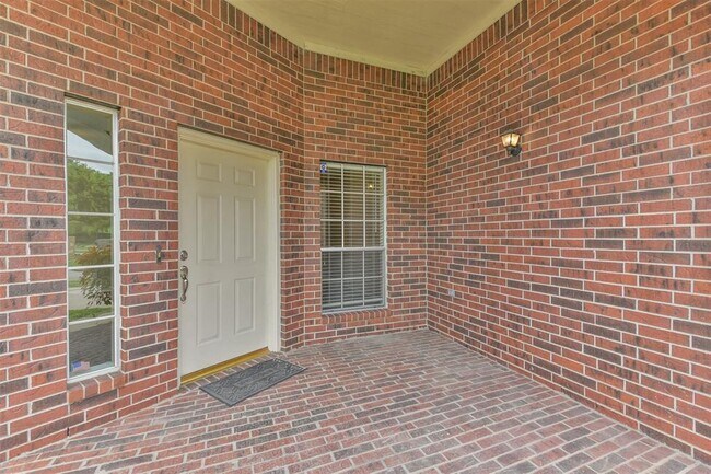 Building Photo - 9127 Willow Crossing Dr