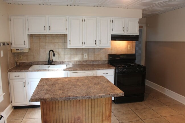 Building Photo - Semi Detached