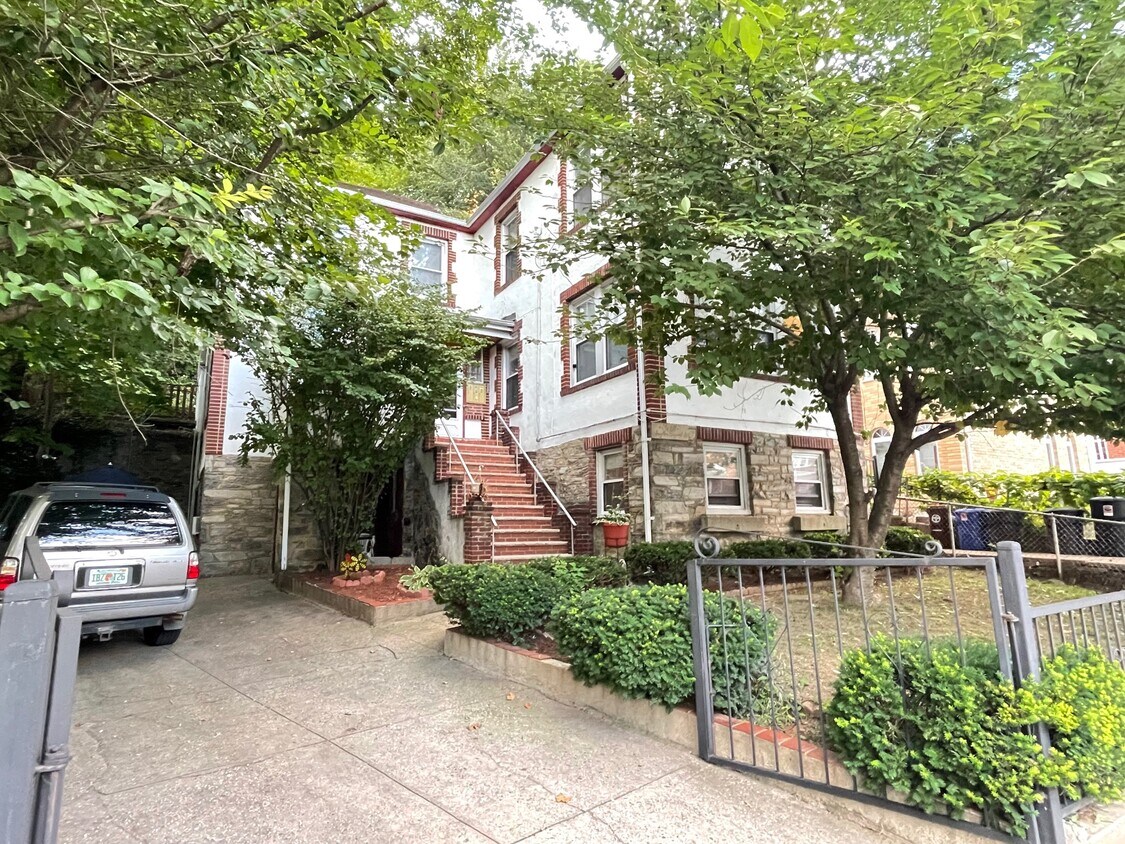 3601 Irwin Ave Unit PENTHOUSE, The Bronx, NY 10463 Room for Rent in