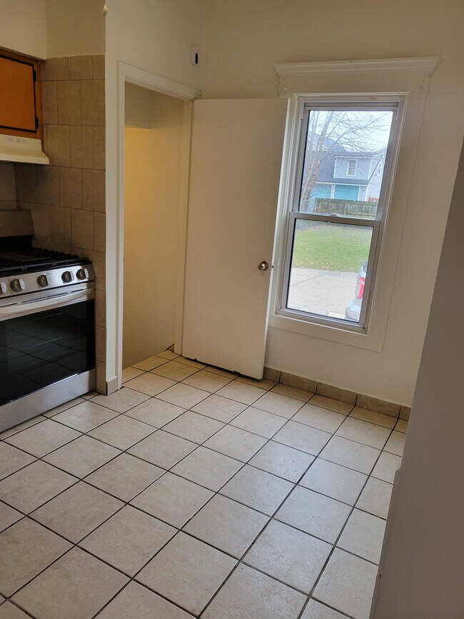 834 Pearl St, Aurora, IL 60505 Townhome Rentals in Aurora IL