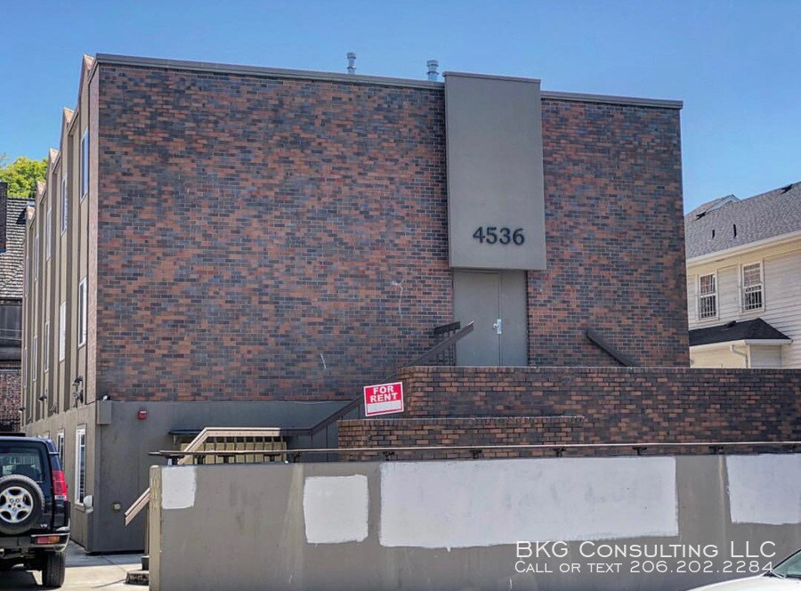 Primary Photo - 4536 U-DISTRICT STUDIOS PRE LEASE OPTION!