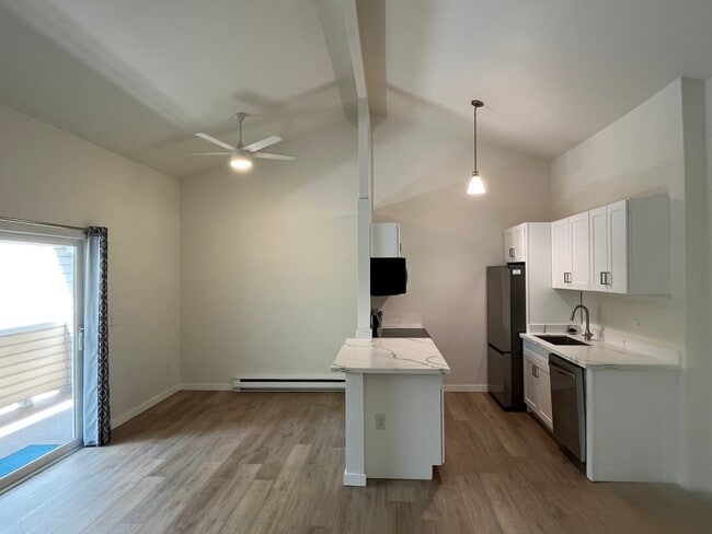 Recently updated Kitchen and floors - 12429 NE 130th Ct