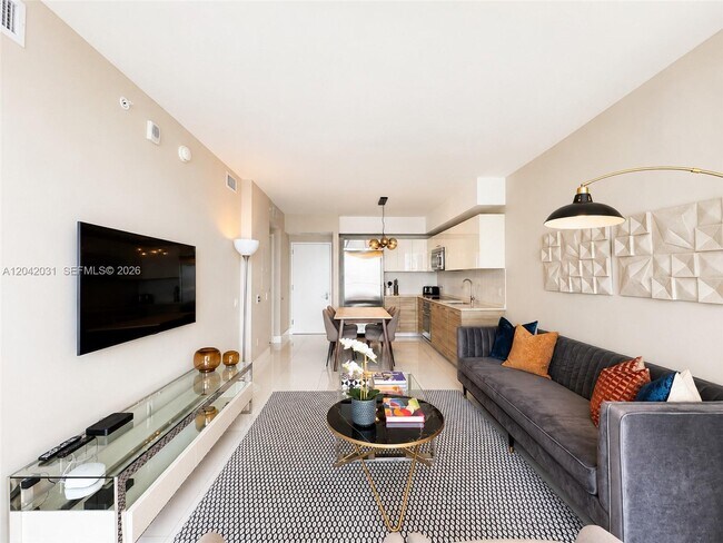 Building Photo - 1300 Brickell Bay Dr