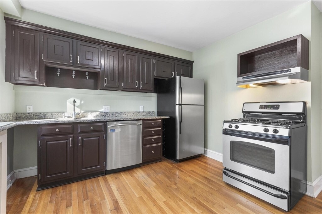 Primary Photo - 352 Medford St