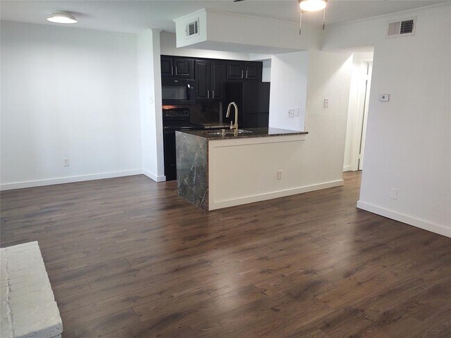 Building Photo - 18519 Egret Bay Blvd