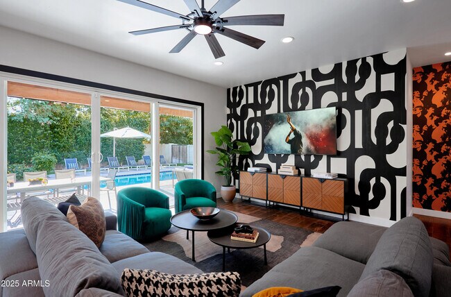 Foto del edificio - 3229 E Campbell Ave