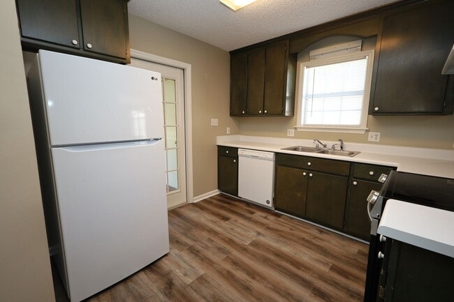 Building Photo - 4226 Roxbury Dr