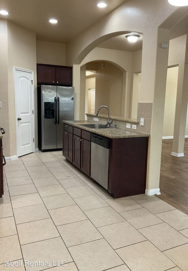 Building Photo - 4 br, 2 bath House - 300 W Libra Drive