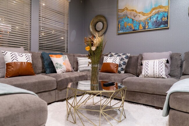 Foto del edificio - 1107 Shadowcrest Ln