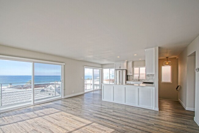 Foto del edificio - REMODELED, BRIGHT & AIRY, 2-STORY HOME W/ AMAZING PANORAMIC OCEAN VIEWS, 2 LIVING SPACES, 2 LARGE...