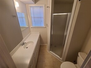 Building Photo - 2212 Locklaine Dr