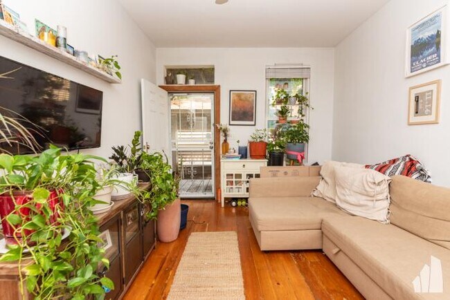 Building Photo - 0 bedroom in Chicago IL 60622