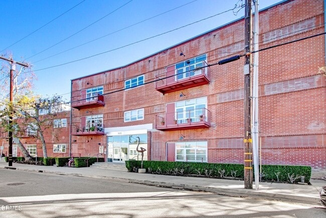Building Photo - 1010 Sycamore Ave