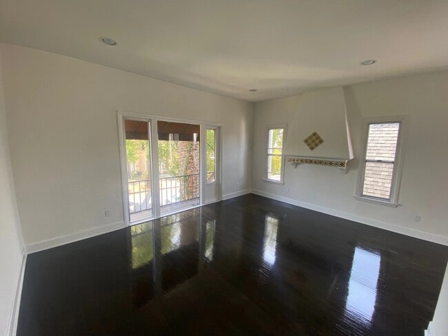 Foto del edificio - 1303 Cloverdale Ave