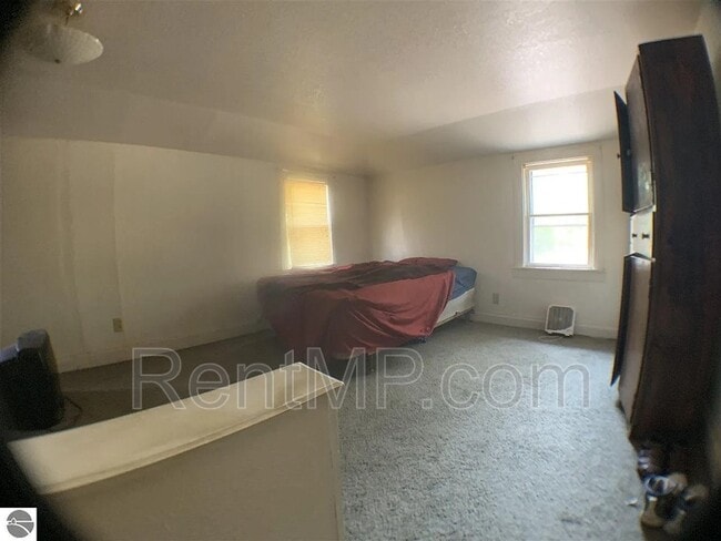 Foto del edificio - 1024 E Chippewa St