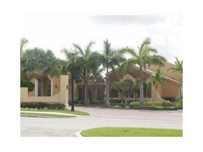 Building Photo - 185 NE Edgewater Dr