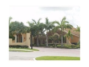 Building Photo - 185 NE Edgewater Dr