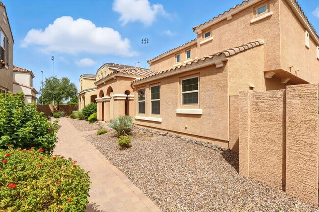 Building Photo - 2240 S Buckaroo Trail