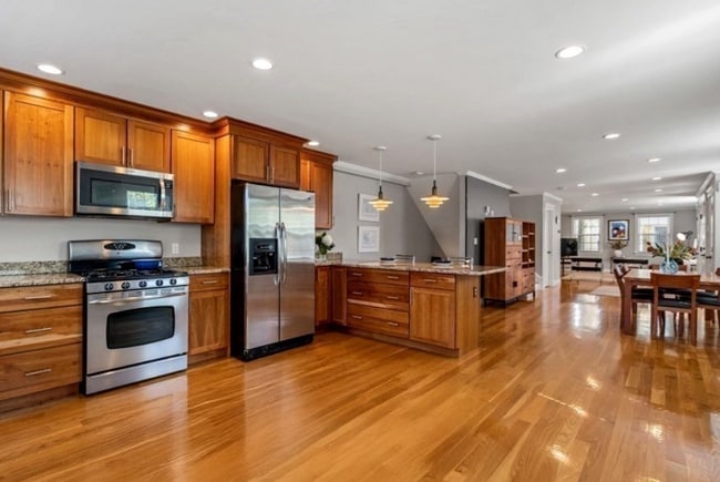 Building Photo - 66 Thorndike St